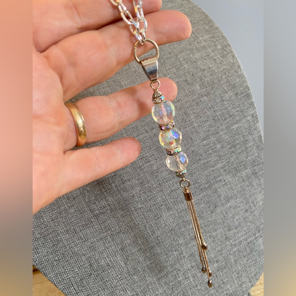 Elegant Silver Necklace with Crystal Accents